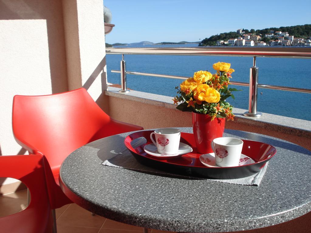 Apartment Tisno Buitenkant foto