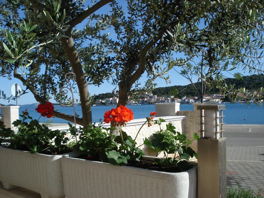 Apartment Tisno Buitenkant foto