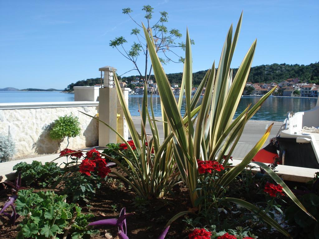 Apartment Tisno Buitenkant foto