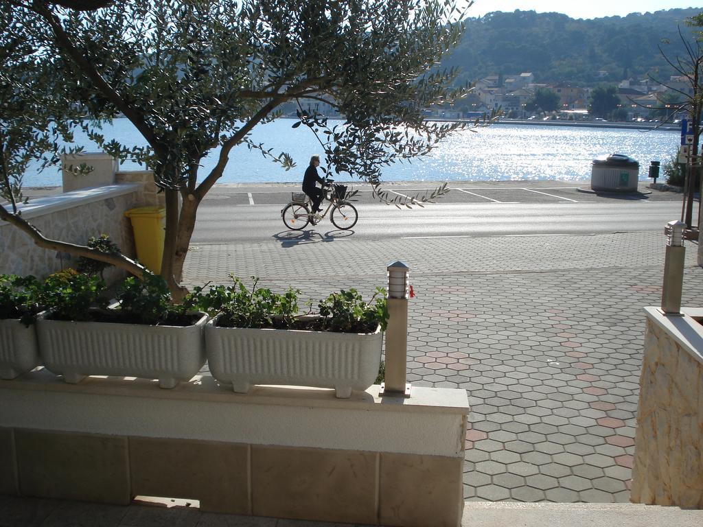 Apartment Tisno Buitenkant foto