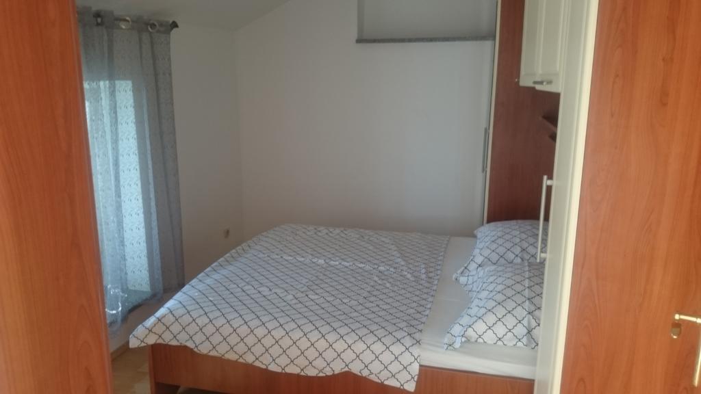 Apartment Tisno Buitenkant foto